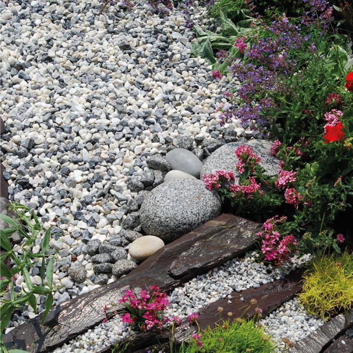 Long Rake Spar 20mm Polar Ice Chippings - Prepacked Bag