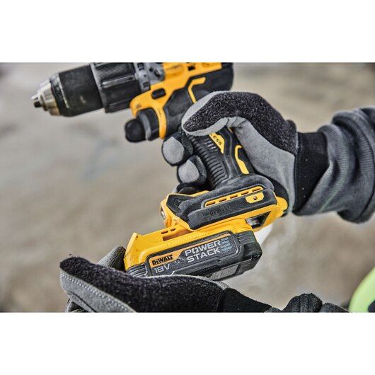 DeWalt DCD805E2T-GB 18V XR G3 Hammer Drill Driver Kit