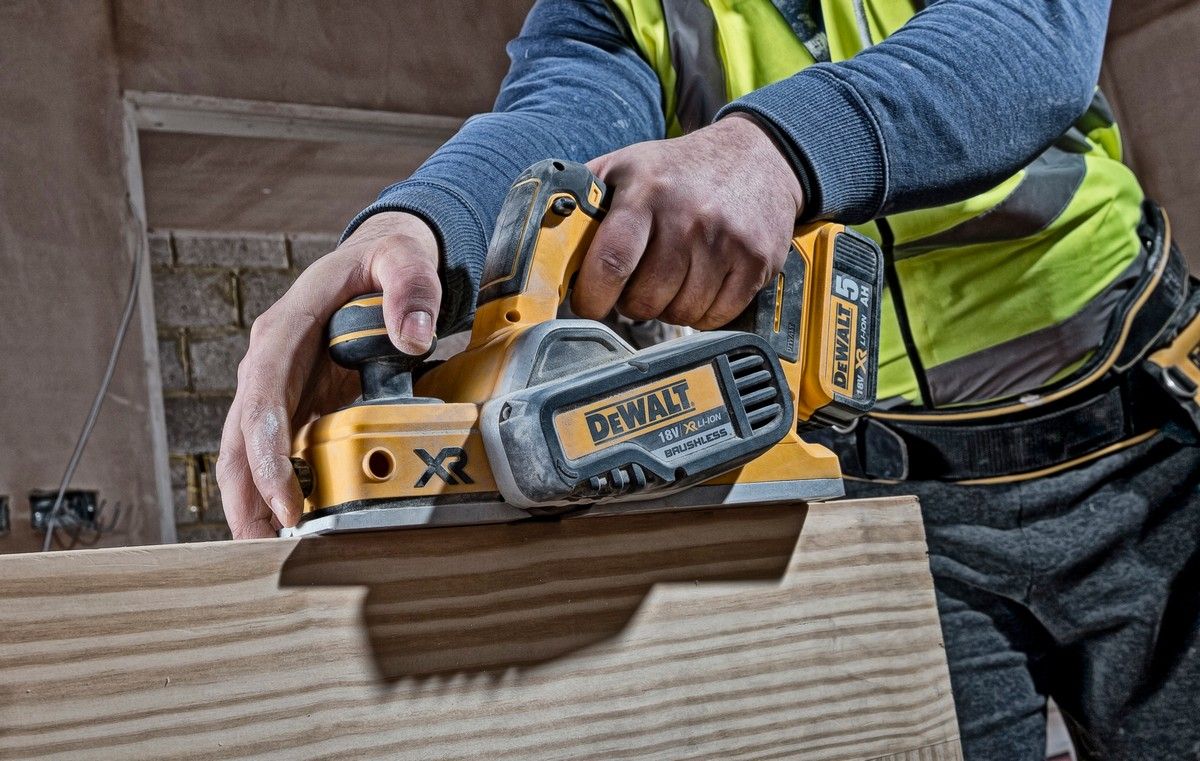 DeWalt DCP580N 18v XR Brushless Planer (Body Only)