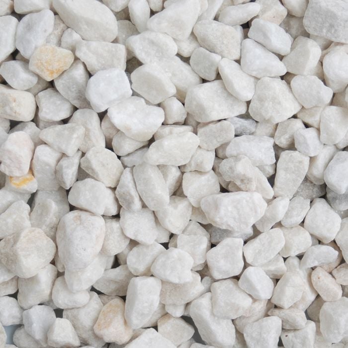 Long Rake Spar 20mm Polar White Chippings - Prepacked Bag