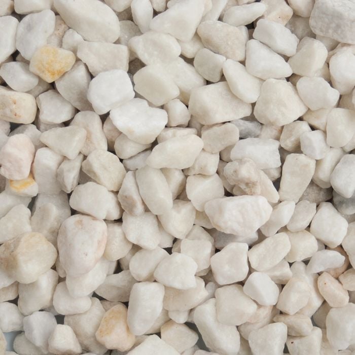 Long Rake Spar 20mm Polar White Chippings - Prepacked Bag
