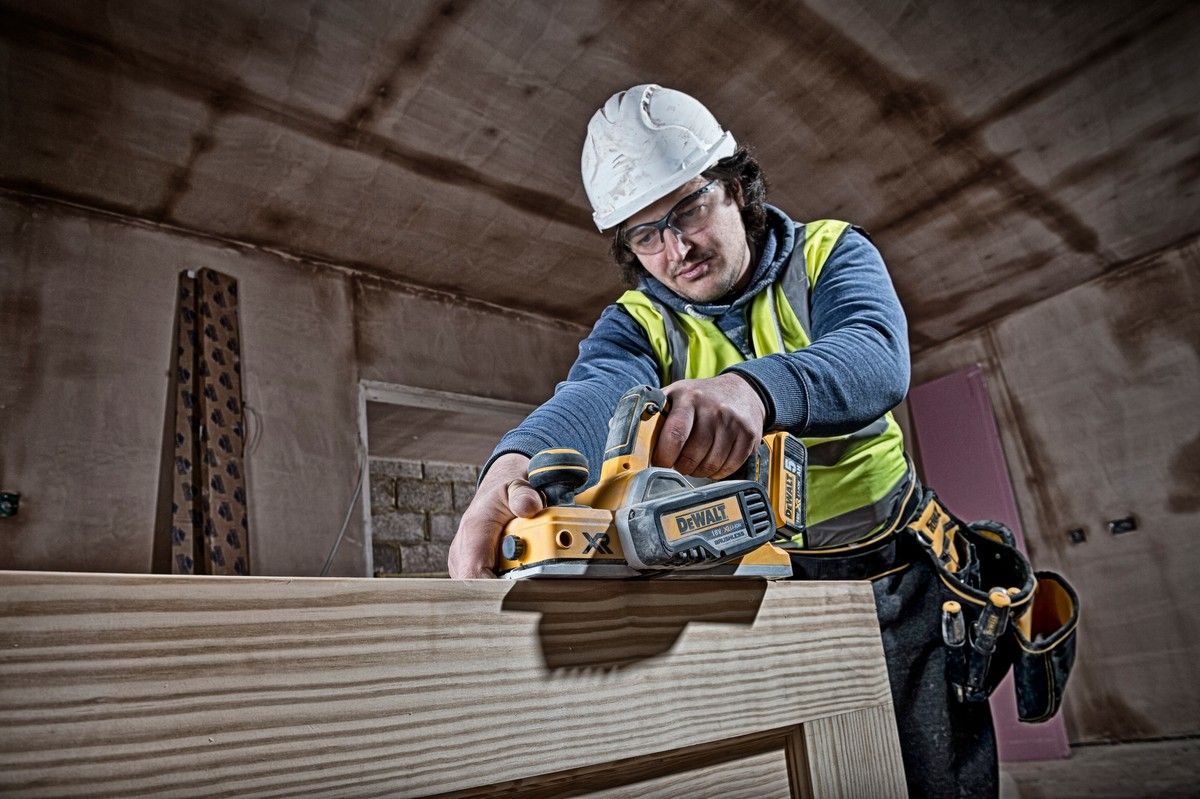 DeWalt DCP580N 18v XR Brushless Planer (Body Only)