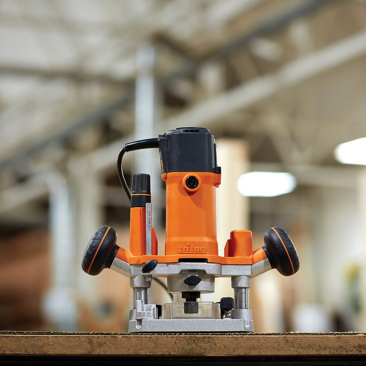 Triton 880W Trimmer Router